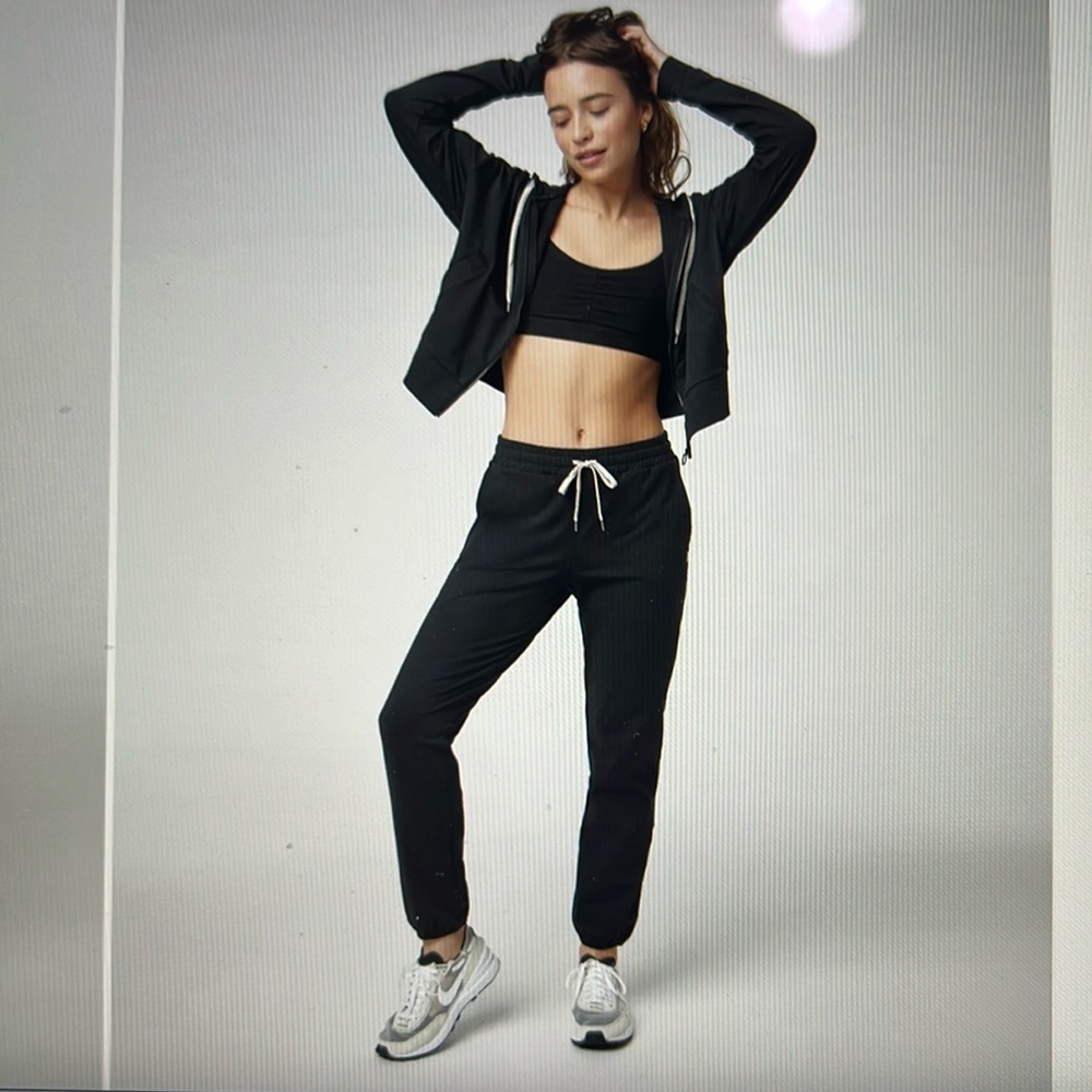 Vuori Women’s Granite Performance Jogger. Black Heather. XS.